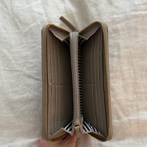 Kate Spade Wallet - Picture 9 of 10